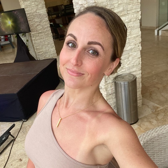 Meet your Posher, Jaime - Picture 2 of 5